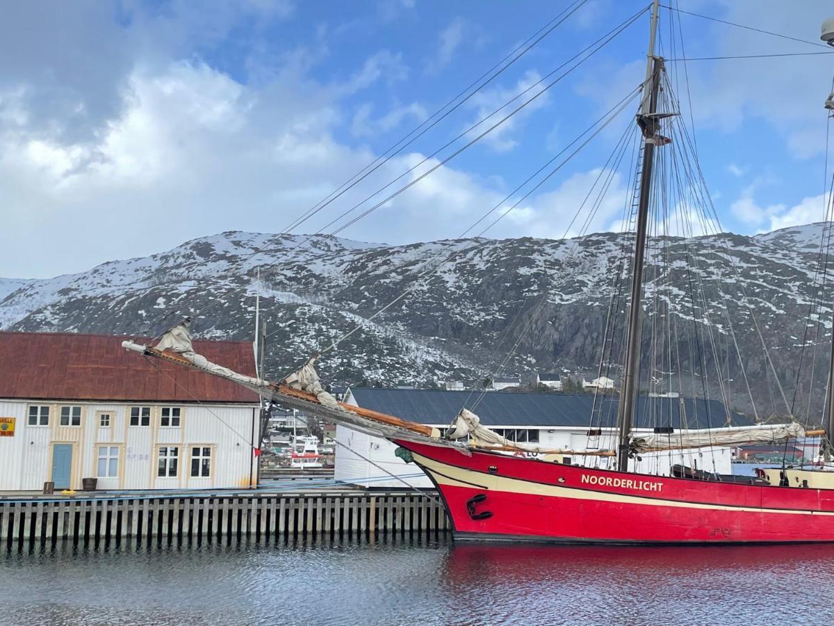 1. Etg I Dampskipsbrygga, Lodingen Havn Bagian luar foto