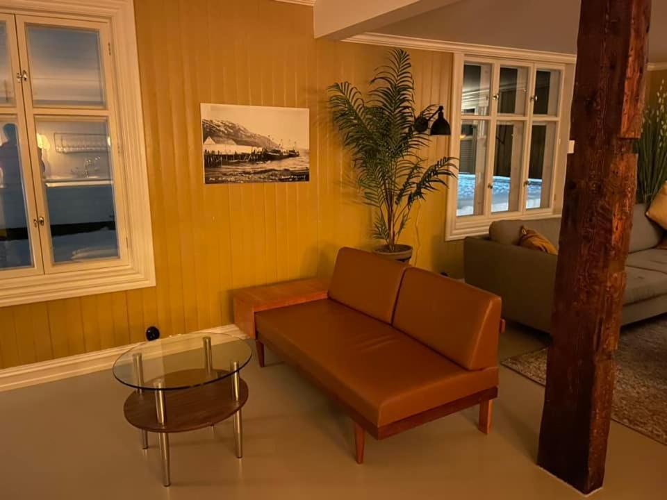 1. Etg I Dampskipsbrygga, Lodingen Havn Bagian luar foto