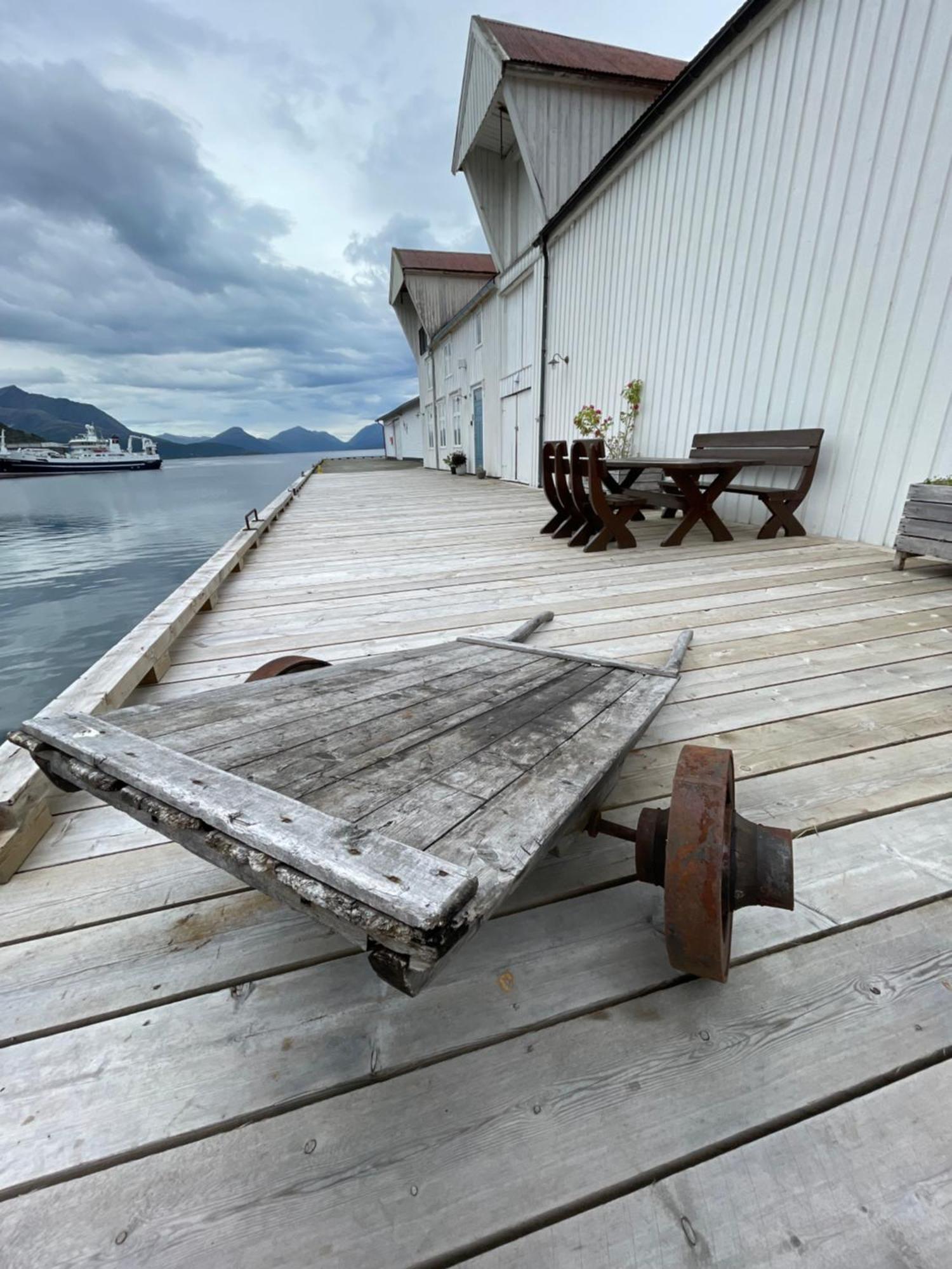 1. Etg I Dampskipsbrygga, Lodingen Havn Bagian luar foto