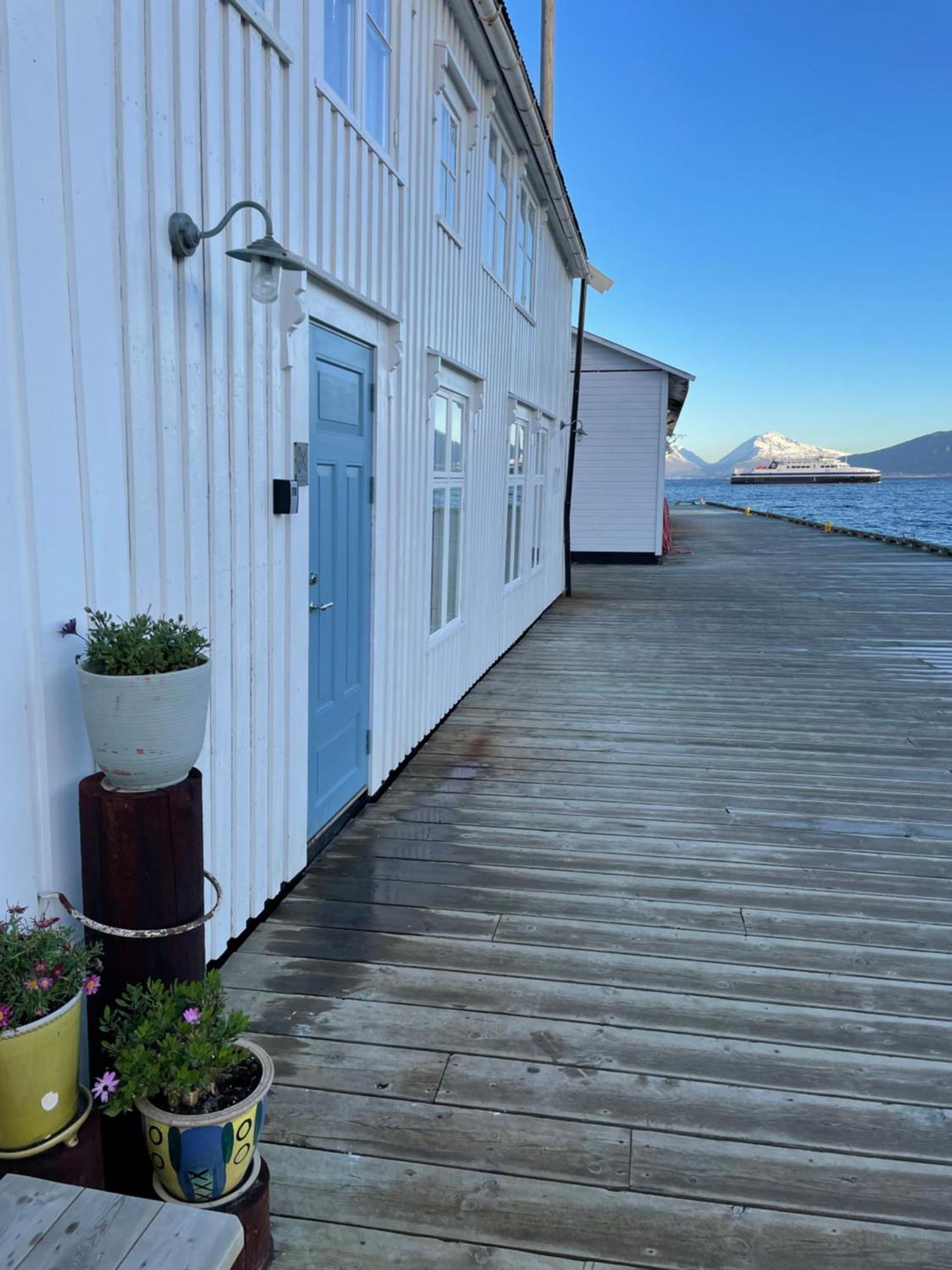 1. Etg I Dampskipsbrygga, Lodingen Havn Bagian luar foto