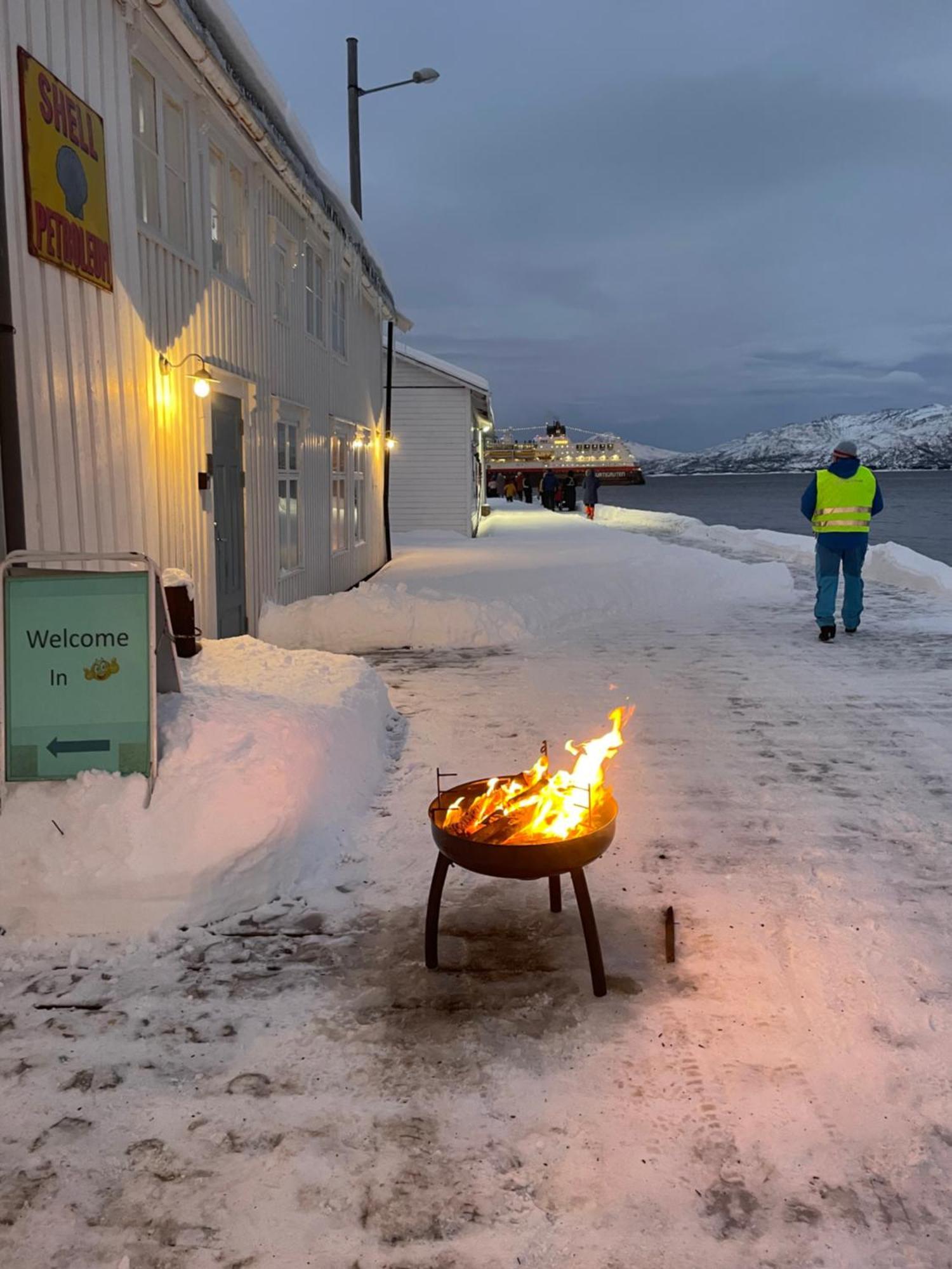 1. Etg I Dampskipsbrygga, Lodingen Havn Bagian luar foto